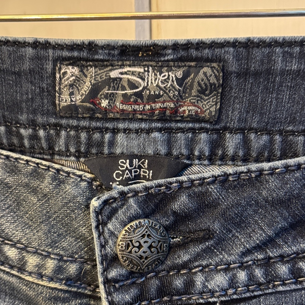 Silver Jeans Suki Capri in Dark Blue